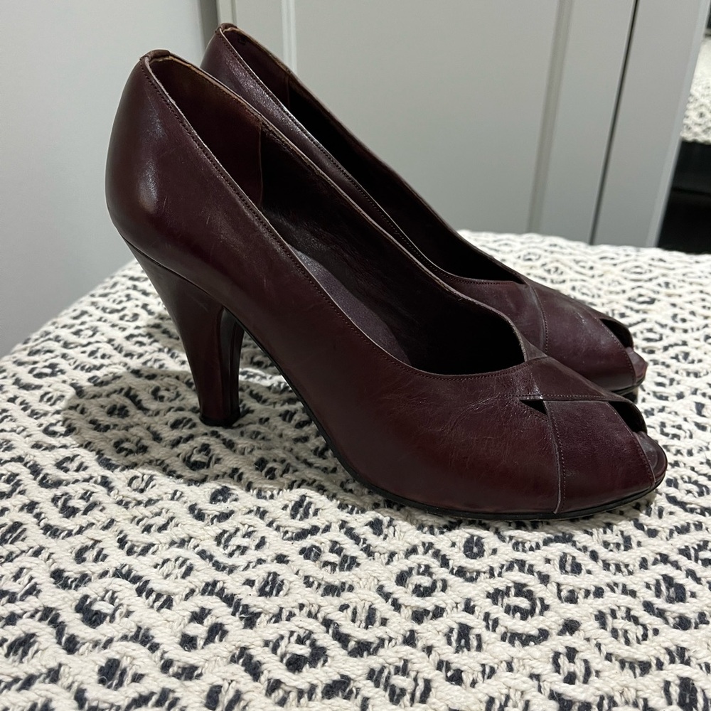 Vintage Chic Burgundy Peep-Toe Heels